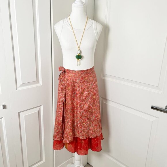 Handcrafted Bohemian QUARTZ, Green Agate & Pearl Pendant on a Gold-Tone Chain - Picture 8 of 11